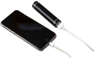 Mit Powerbank die Akkulaufzeit von Handys verlängern und unterwegs aufladen